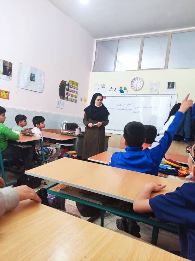 برگزاری کارگاه آموزش دانش آموزان توسط مشاور دبستان