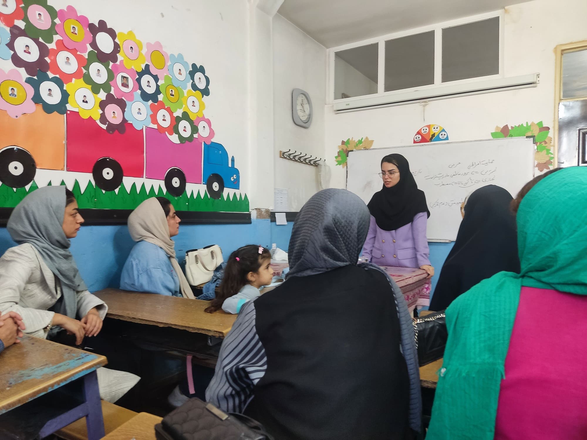 برگزاری کارگاه آموزش خانواده توسط مشاور دبستان